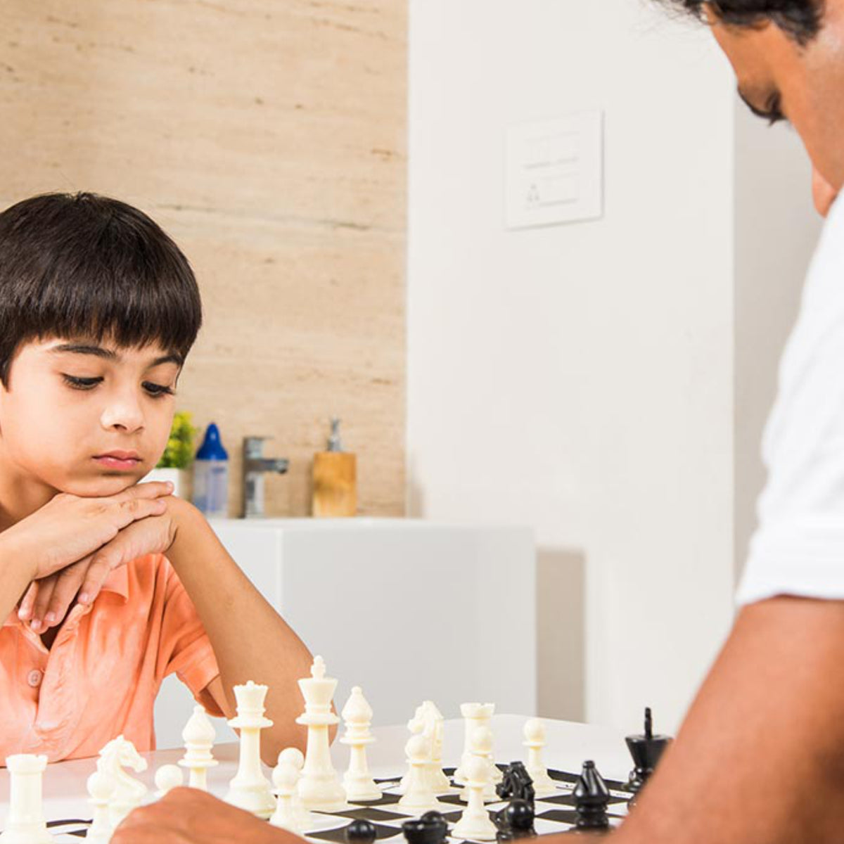 CHESS GAME WITH S/L 18" DELUXE